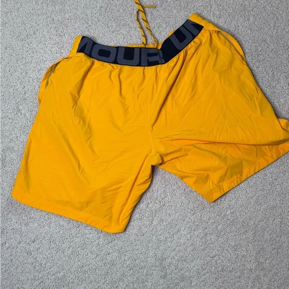 Under Armour Men’s Yellow Loose Fit Training Shorts XL - Picture 3 of 3